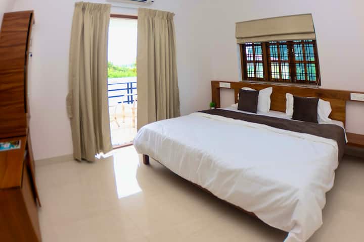 Bedroom 3 image 2