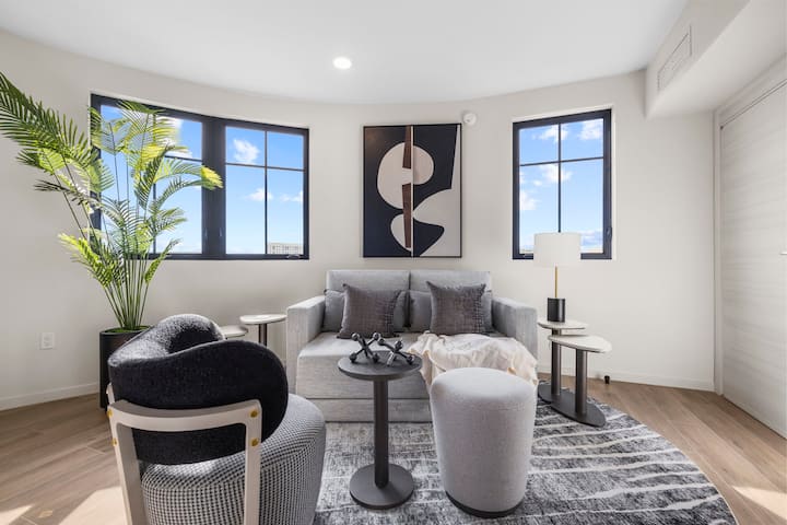 Junior 2bd Suites At The Avenue Coral Gables - Coral Gables, FL