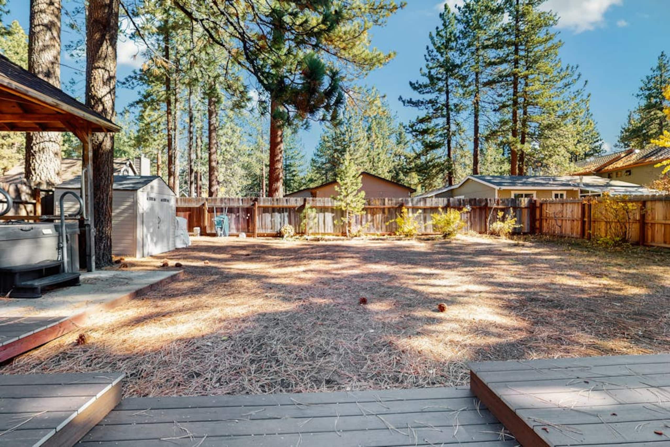 Golden Pine Lodge Hot Tub, Fenced Yard, Garage - Photo 25