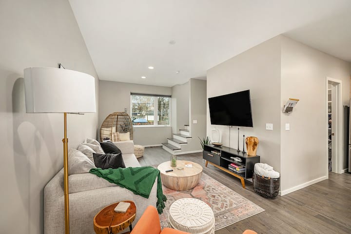Townhome Minutes To Everything Kc -30+ Day Stays - Kansas City, MO