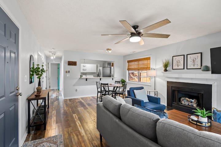 Greenville 2br Townhome W/ Fenced Yard & Fireplace - Greenville, SC