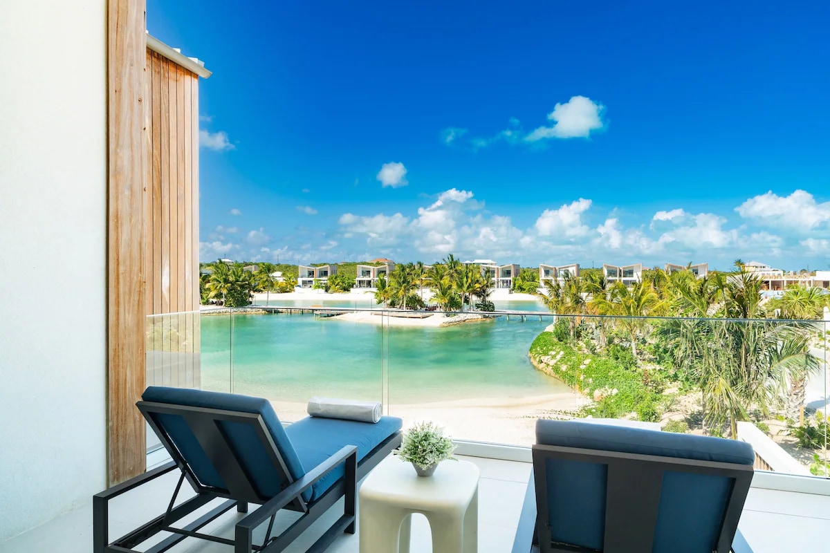 Sail the Turquoise | Stay in Blissful Oasis w/Pool