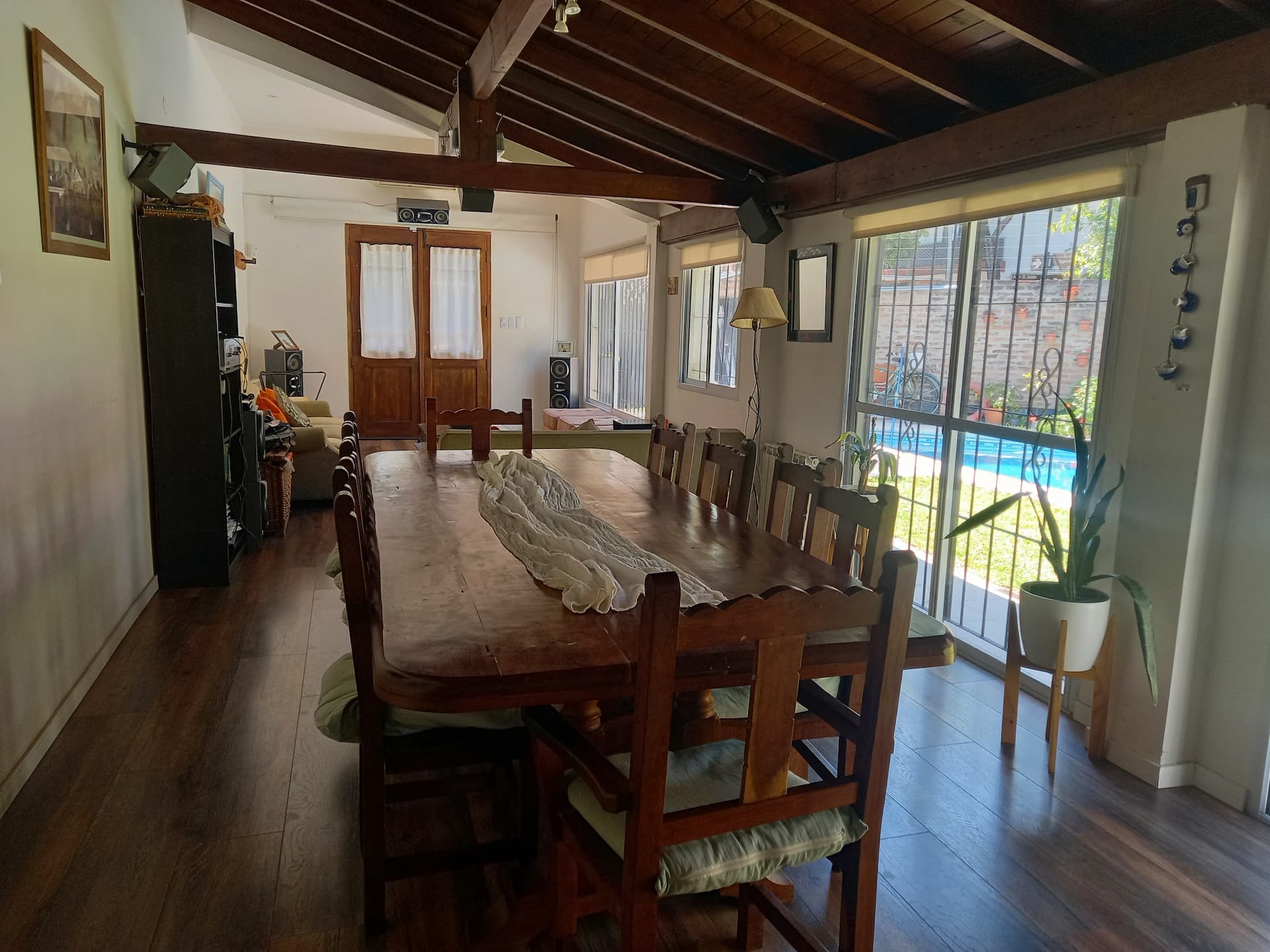 Casa em Olivos com jardim, piscina e hidromassagem
