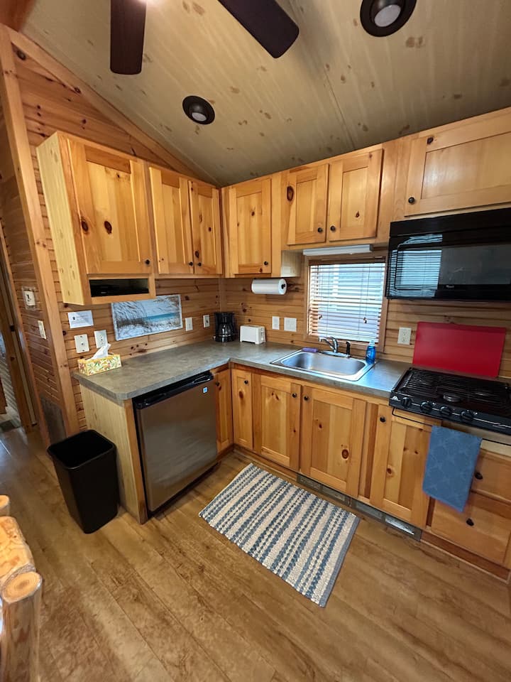 Cozy Cabin W/ Fire Pit + Deck | 4 Guests - Belleplain State Forest, Woodbine
