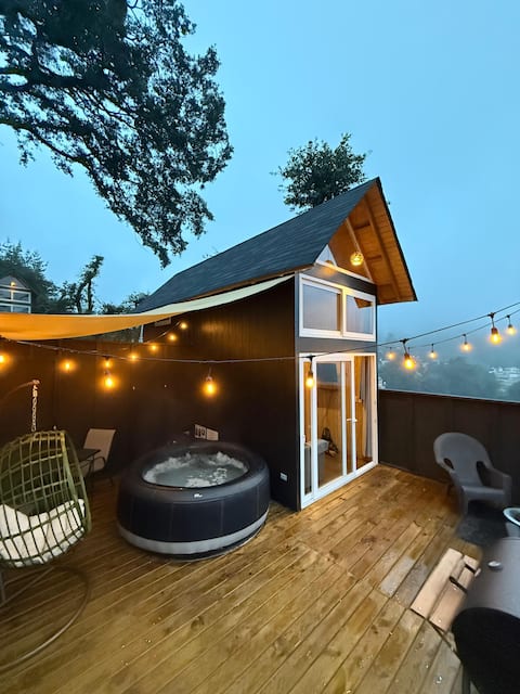 Verona Cabin Private Jacuzzi near Antigua