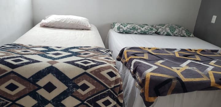 Dormitorio principal con armario y vestidor 