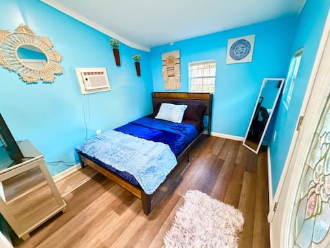 Top Airbnb: Tiny Rock Retreat - Big Style - 5 Mins From DT in San Marco