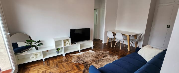 One-bedroom apartment with terrace in Monserrat