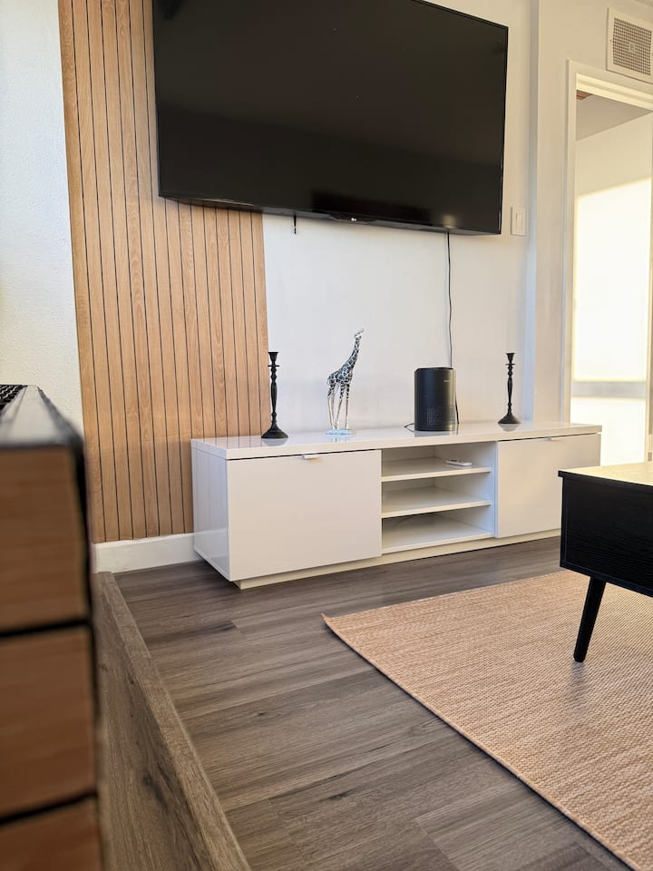 Modhome With Lux Bath + Reserved Parking - Stamford, CT