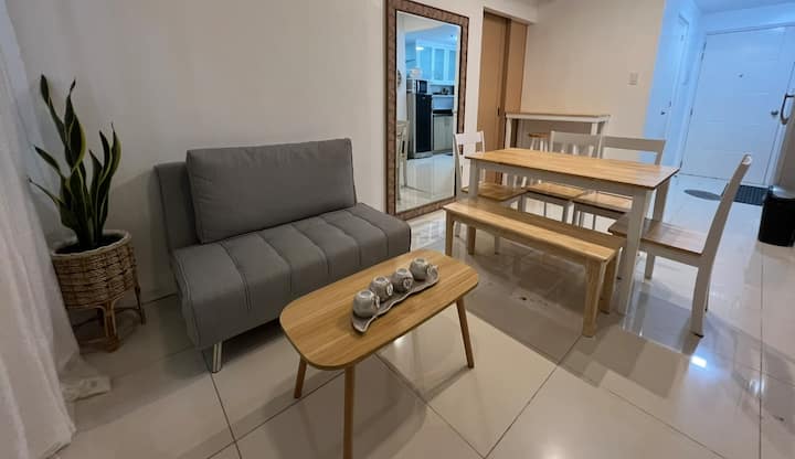 Condo For 8 Near Skyranch, Restaurants, W/netflix - Tagaytay