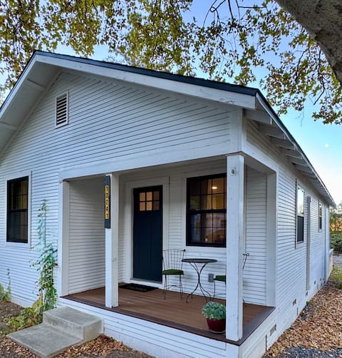 Cozy home downtown, walk to restaurants