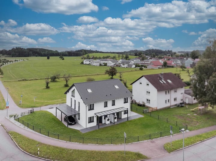 Im Alpenblick 17: 5*, 8 bedrooms, 4–24 guests