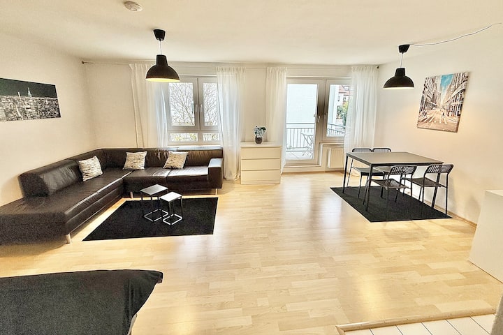 Modern & Gemütlich: City Apartment Mit Balkon - Ludwigsburg
