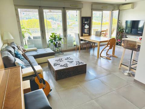 Top performing Airbnb: Beautiful rooftop - 8 persons in Lyon