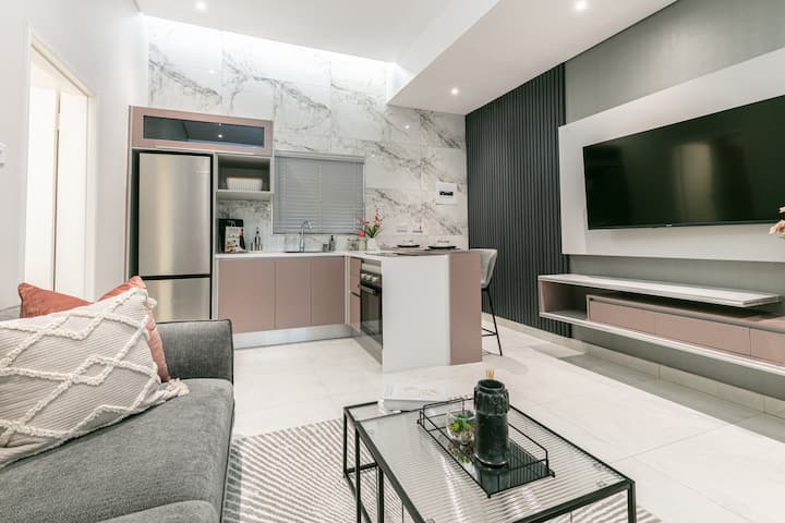 Villa Violet | Pool | 55” Tv Netflix | 5 Mins Mall - Gaborone