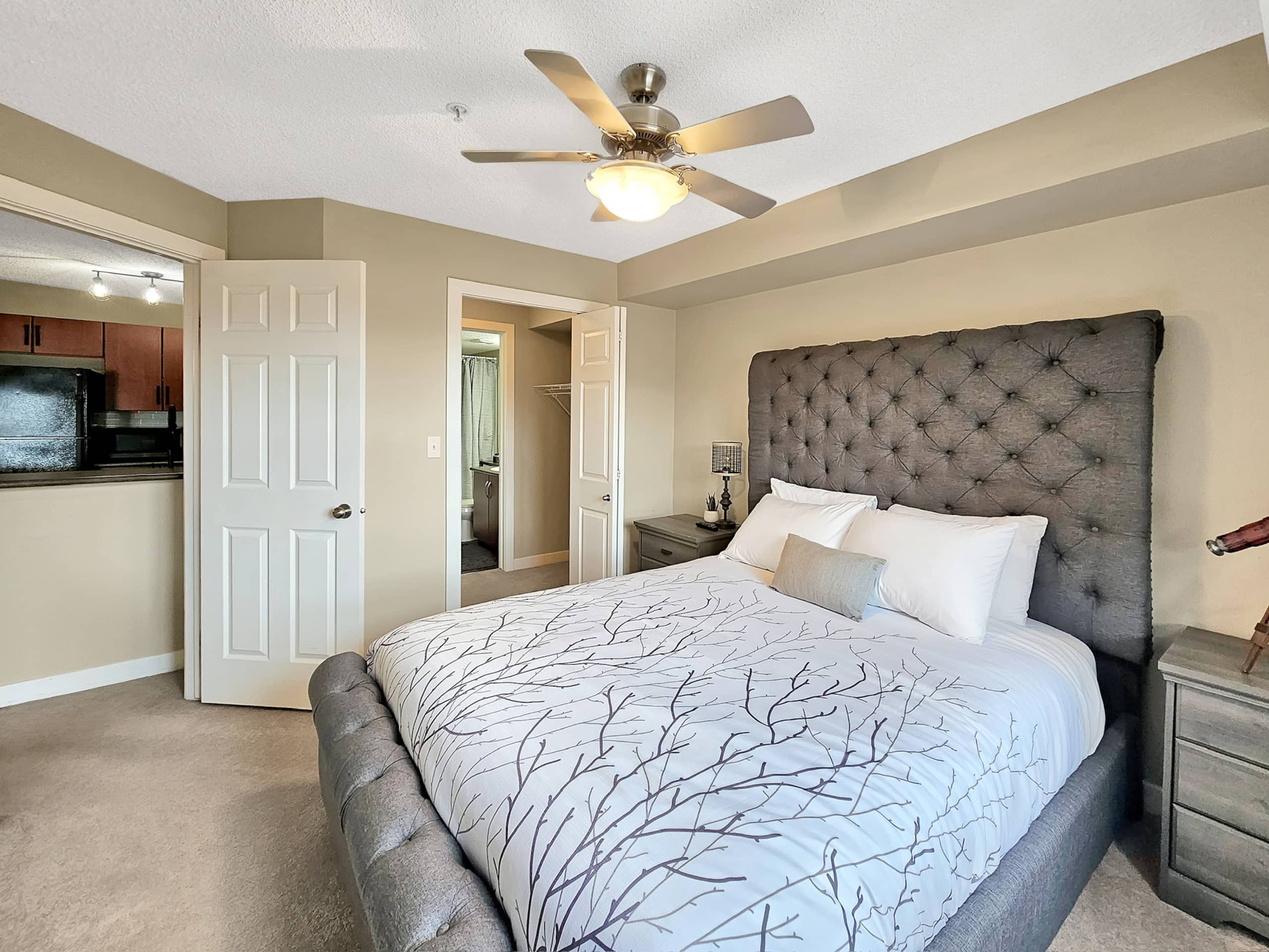 Pet-Friendly Condo at Lake Windermere Pointe - Photo 15