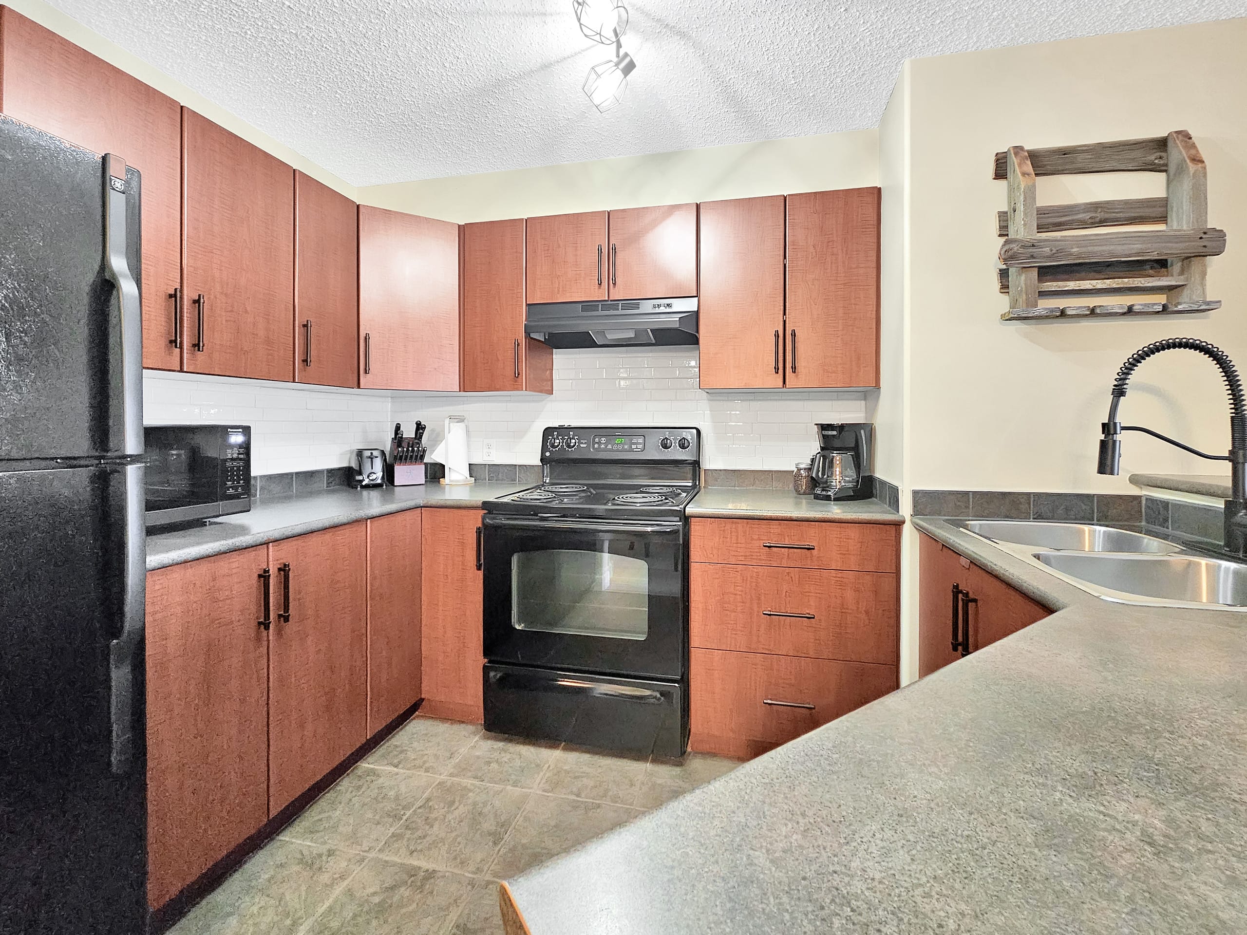 Pet-Friendly Condo at Lake Windermere Pointe - Photo 3