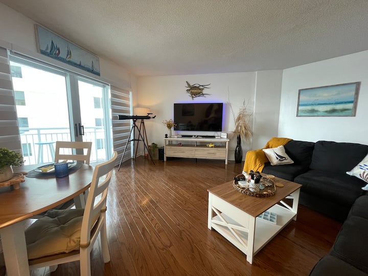 Charming 1 Bedroom Ocean View Apartment - Pompano Beach, FL