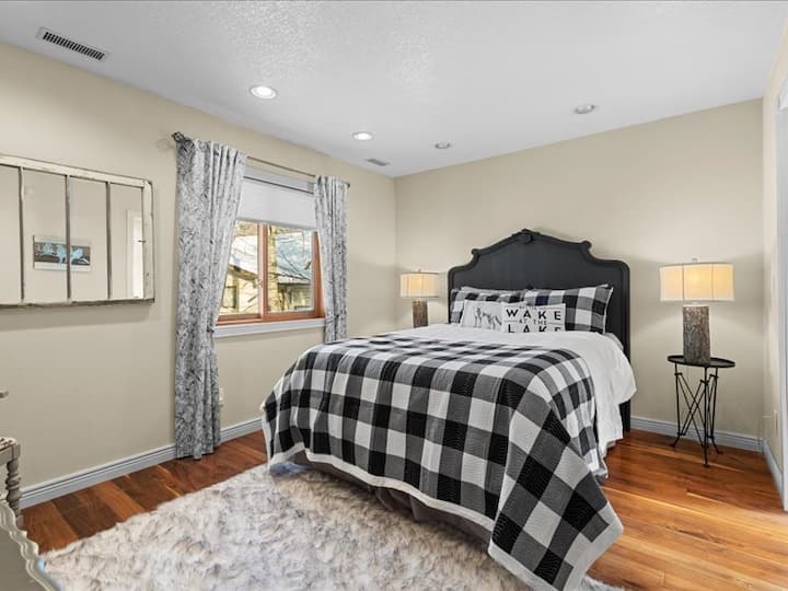 Dormitorio principal con cama tamaño Queen 