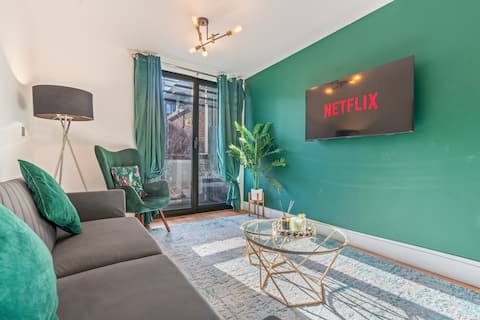 Popular Airbnb listing: Arcadian Haven - Free Parking/City Center in Digbeth & Eastside