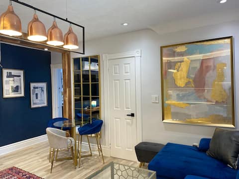Top Airbnb: Bright Modern Upstairs Suite | Newly Renovated in Cambridge