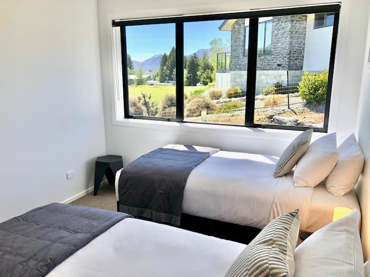 Twin room with mountain views!