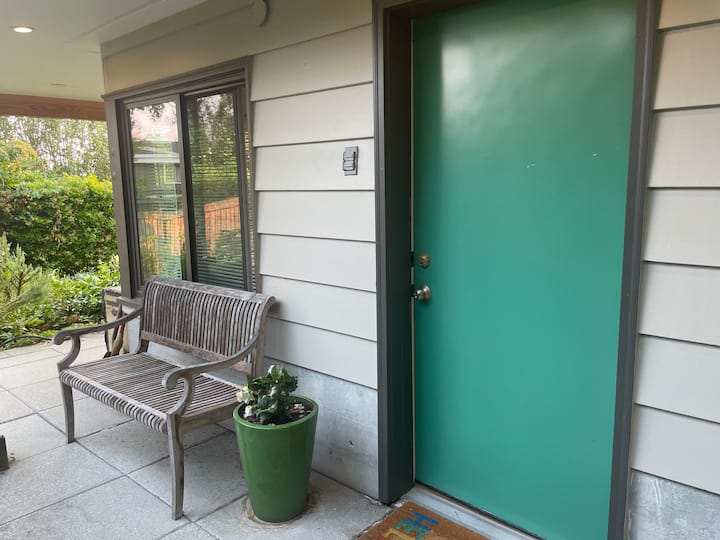 Garden Apartment - Seattle, WA