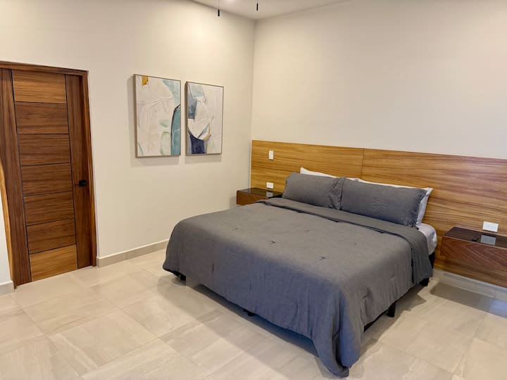 Tutte le camere sono dotate di Smart TV, bagno privato e armadio.