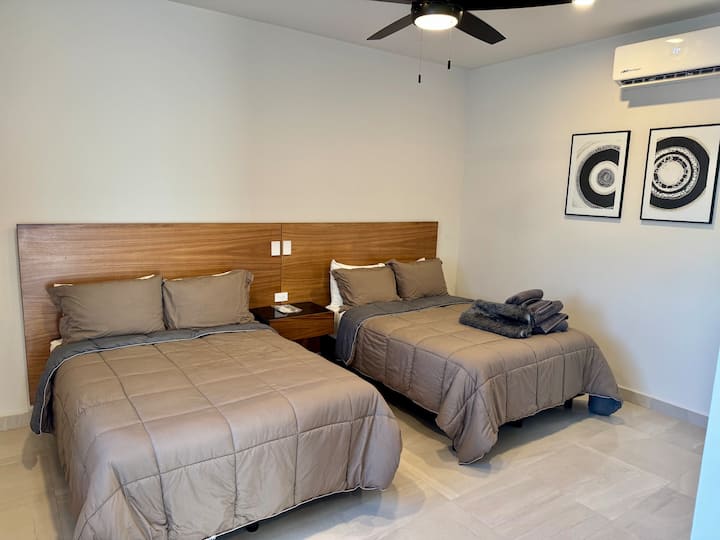 Tutte le camere sono dotate di Smart TV, bagno privato e armadio.