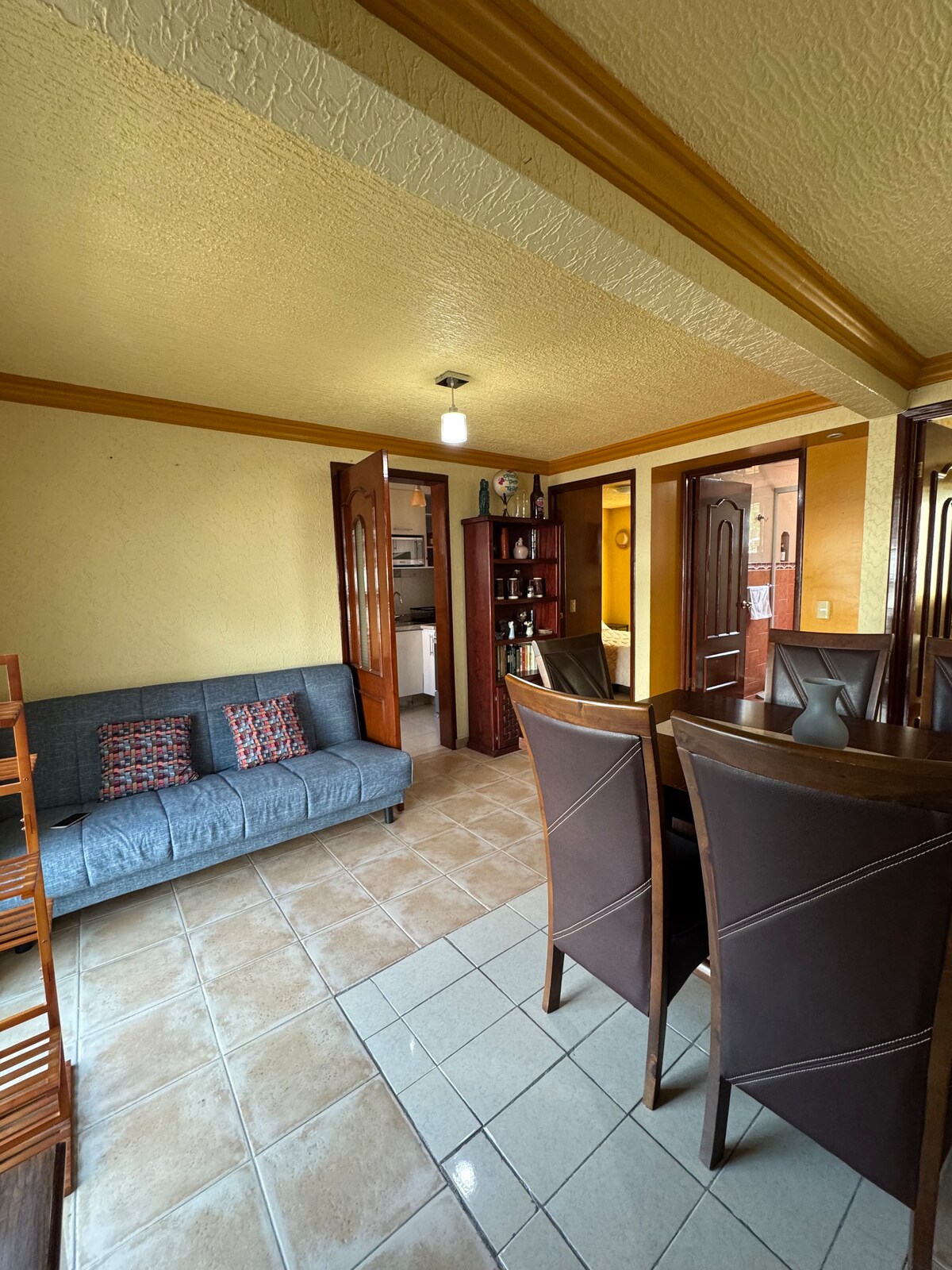 Popular Airbnb listing: Comfortable apartment near GNP stadium and racetrack in Iztacalco