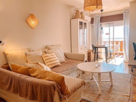 Top Airbnb: Beachfront apartment with stunning sea views em Fuseta