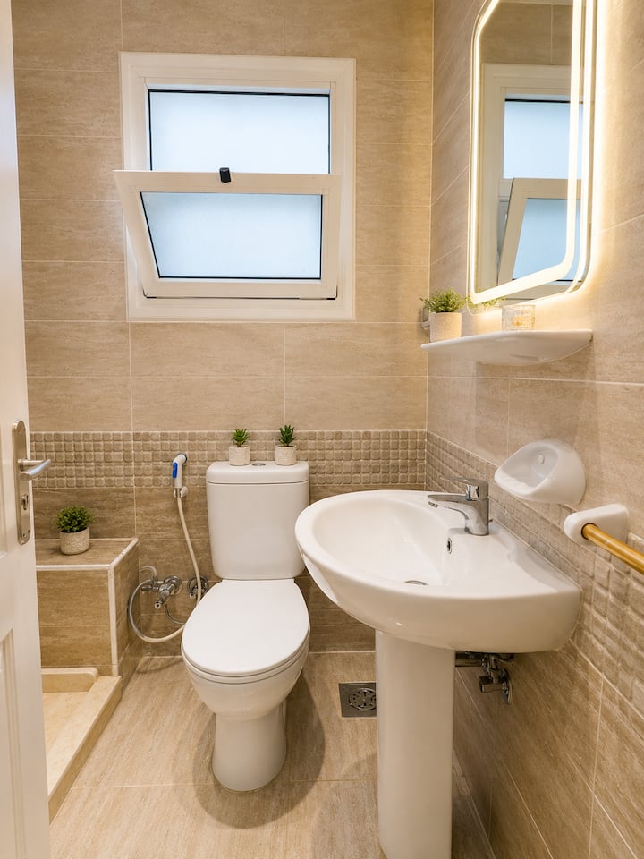 Shiny 3 BDR In Rehab City: Full bathroom 2