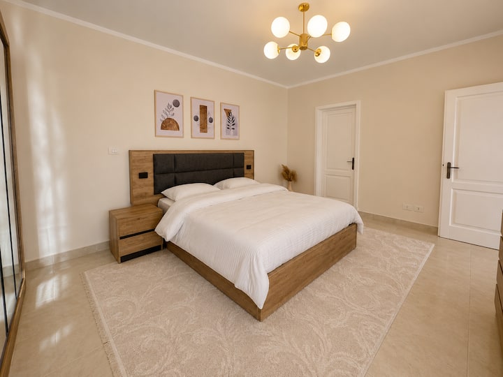 Shiny 3 BDR In Rehab City: Bedroom 1