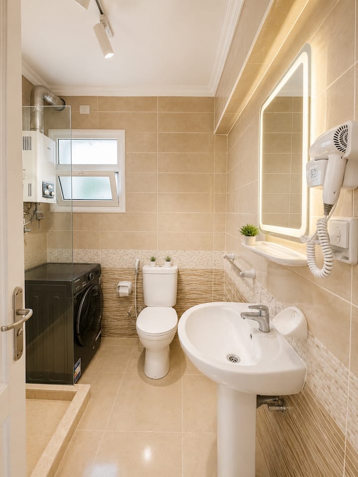 Shiny 3 BDR In Rehab City: Full bathroom 1