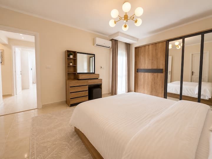 Shiny 3 BDR In Rehab City: Bedroom 1
