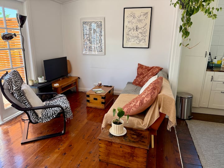 The Charming White Cottage On Dowling Street - Dungog