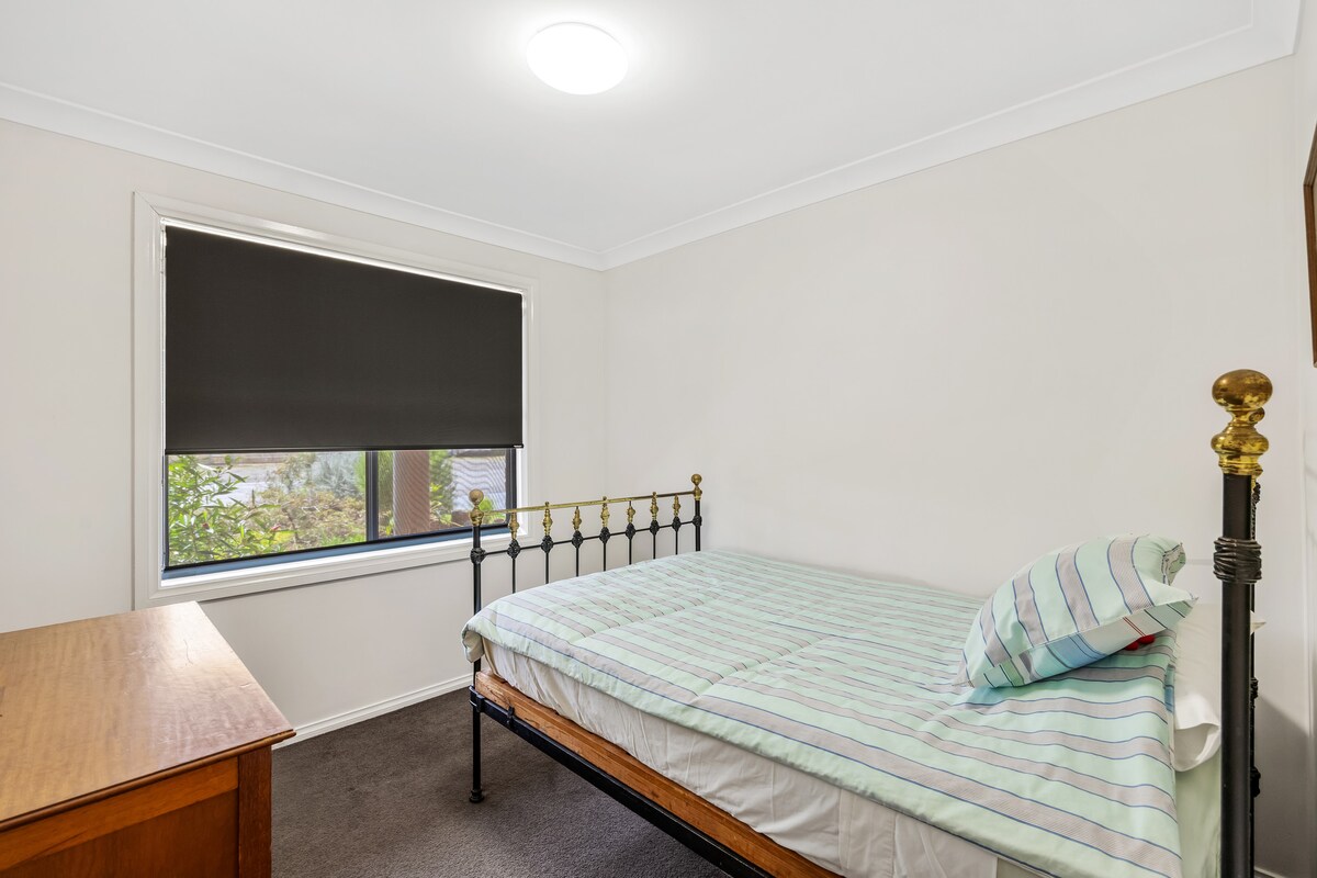 تمت إعادة تكوين هذه الغرفة بحيث تحتوي على سريرين مفردين. 