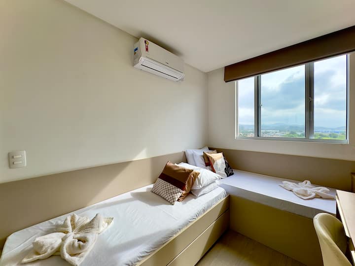 Ideálne pre deti alebo priateľov, s komfortom a klimatizáciou