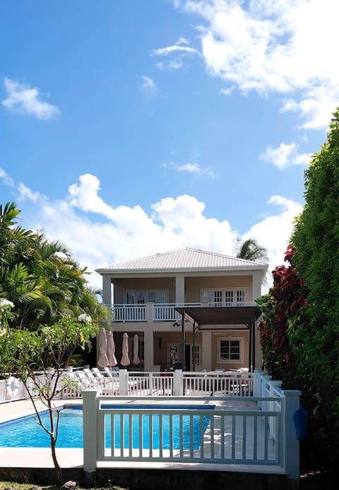 Starfish Villa a 5 star retreat steps from the sea