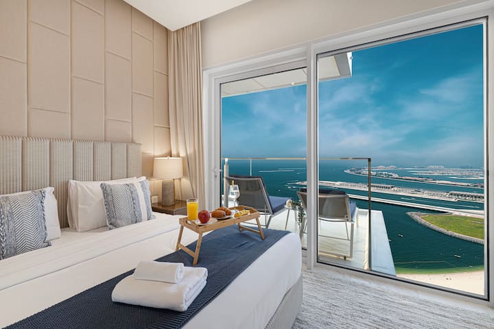 Wake up to panoramic sea views from this elegant bedroom with a comfortable bed, bedside lamps, and floor-to-ceiling windows opening to a private balcony. Enjoy coffee or breakfast while taking in Dubai’s calm blue coastline.