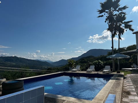 Top performing Airbnb: Breakfast included, private pool / Starlink in Apulo
