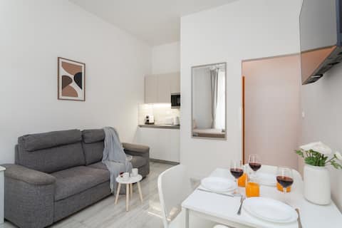 Top performing Airbnb: Cozy Studio | Náměstí Míru | Old Town 10 min in Vinohrady