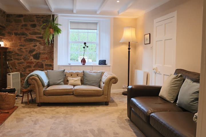 Cosy Fisherman's Cottage Built In The 1750s - Eyemouth
