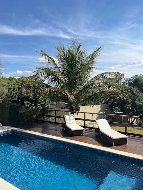 Retreat with swimming pool, fitness center and amazing view!