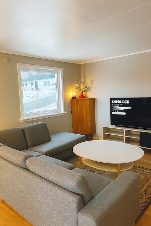 Successful Airbnb property: Arctic Home with Stunning Views & Free Parking in Nordre Tromsøya