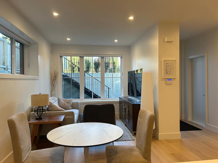 2 Bdrm Private Suite Serenity - North Vancouver
