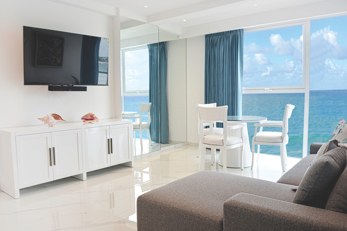 Propiedad de Airbnb exitosa: Beachfront apartment, waking up to the sea en Zona Hotelera