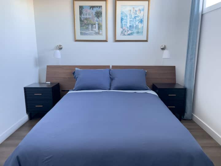 One Bedroom Suite In Southwest Calgary - Calgary