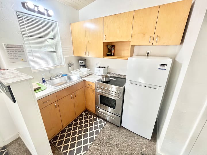 Lovely Hwd 1/1 Apt Close To Beaches & Airport - Hallandale Beach, FL