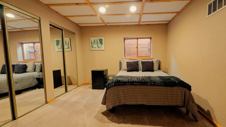 Queen bedroom - basement